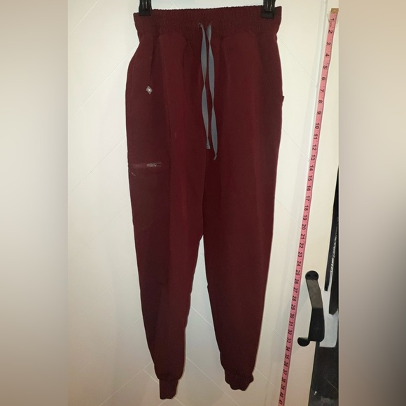 Figs Women’s Burgundy High Waisted Relaxed Fionx Jogger Scrub Pant Size: XS/P - Picture 11 of 15